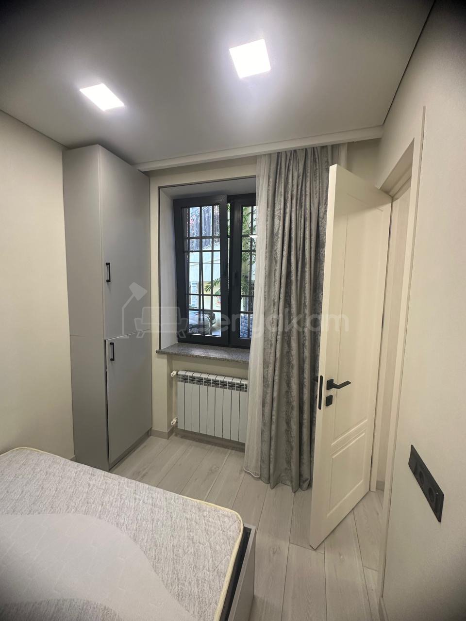 2 Սենյականոց Բնակարան Քարե Շենքում, 30քմ, 1/5 հարկ, Դիզայներական Վերանորոգված