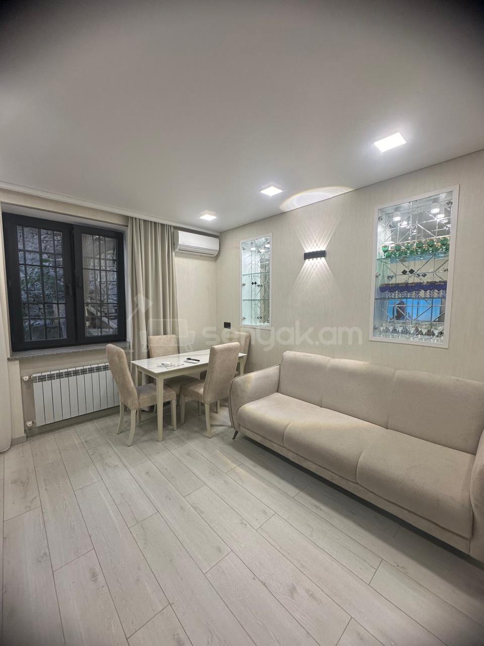 2 Սենյականոց Բնակարան Քարե Շենքում, 30քմ, 1/5 հարկ, Դիզայներական Վերանորոգված