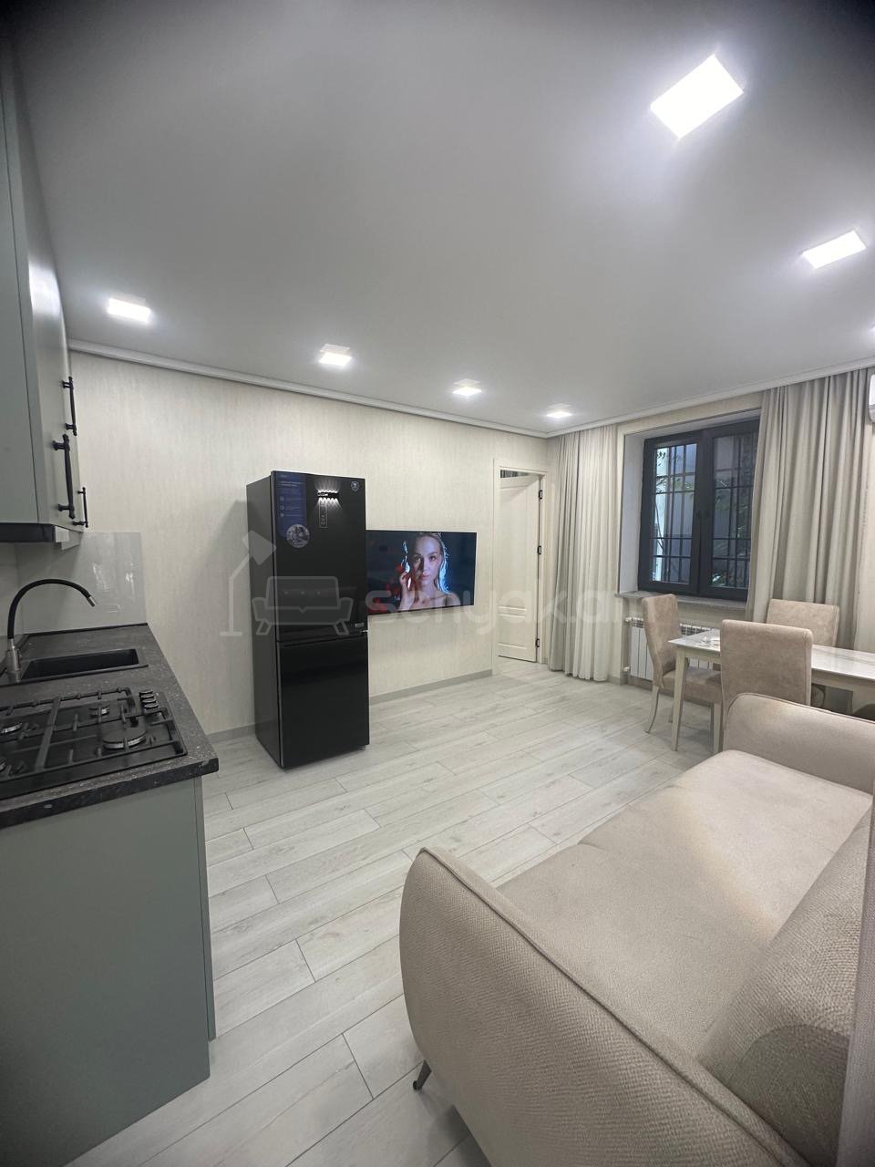 2 Սենյականոց Բնակարան Քարե Շենքում, 30քմ, 1/5 հարկ, Դիզայներական Վերանորոգված