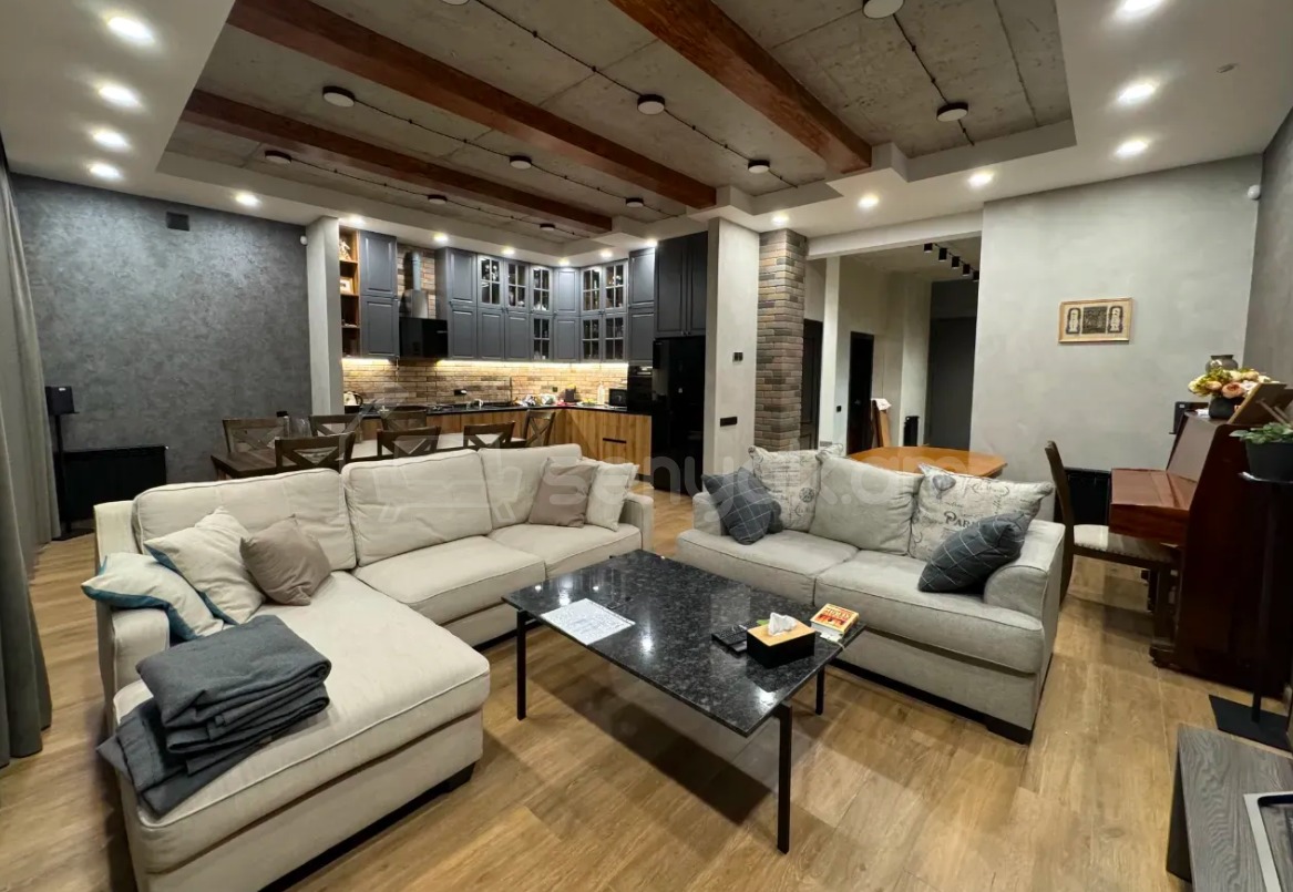 6 Սենյականոց Սեփական Տուն, 195քմ, Դիզայներական Վերանորոգված, Կահավորված, Ավտոտնակով