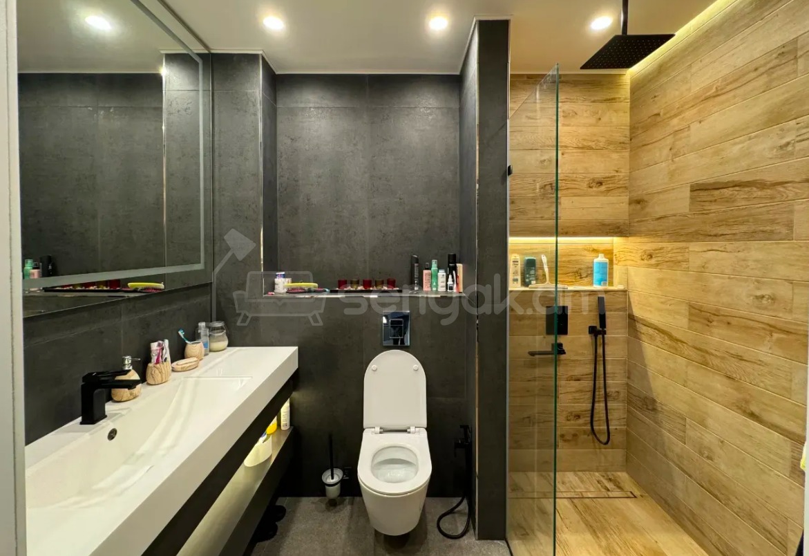 6 Սենյականոց Սեփական Տուն, 195քմ, Դիզայներական Վերանորոգված, Կահավորված, Ավտոտնակով