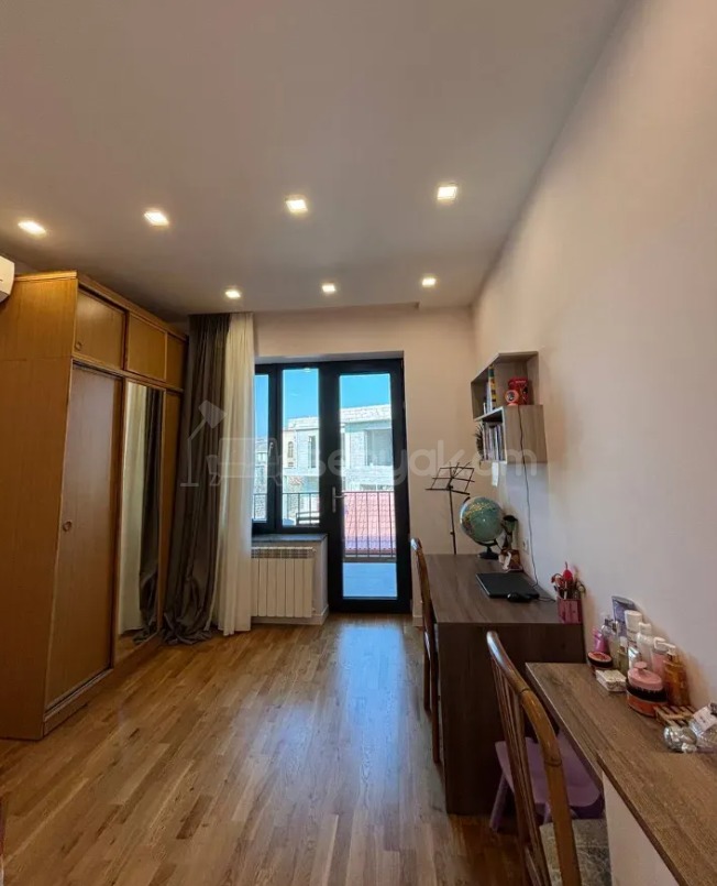 6 Սենյականոց Սեփական Տուն, 195քմ, Դիզայներական Վերանորոգված, Կահավորված, Ավտոտնակով