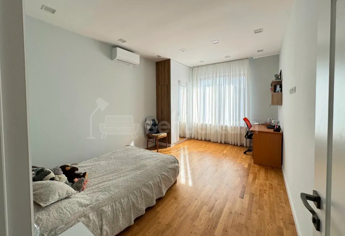 6 Սենյականոց Սեփական Տուն, 195քմ, Դիզայներական Վերանորոգված, Կահավորված, Ավտոտնակով