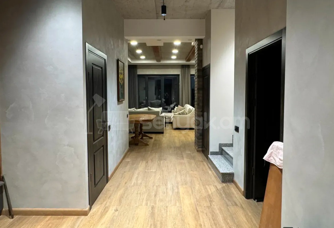 6 Սենյականոց Սեփական Տուն, 195քմ, Դիզայներական Վերանորոգված, Կահավորված, Ավտոտնակով