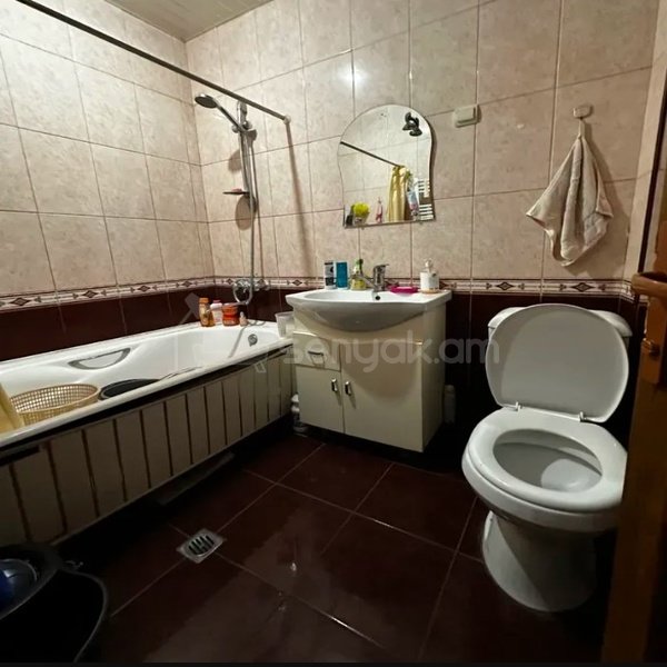 4 Սենյականոց Բնակարան Քարե Շենքում, 75քմ, 2/5 հարկ, Կոսմետիկ Վերանորոգված