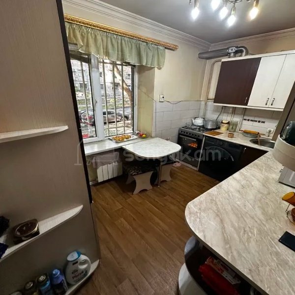 4 Սենյականոց Բնակարան Քարե Շենքում, 75քմ, 2/5 հարկ, Կոսմետիկ Վերանորոգված