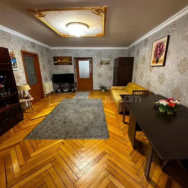 4 Սենյականոց Բնակարան Քարե Շենքում, 75քմ, 2/5 հարկ, Կոսմետիկ Վերանորոգված