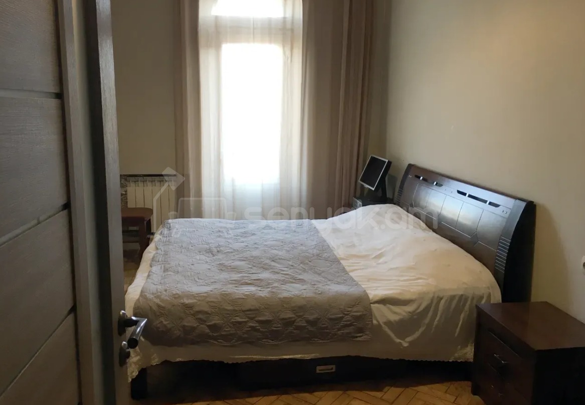 3 Սենյականոց Բնակարան Քարե Շենքում, 90քմ, 4/4 հարկ, Կապիտալ Վերանորոգված, Կահավորված, Արևկող