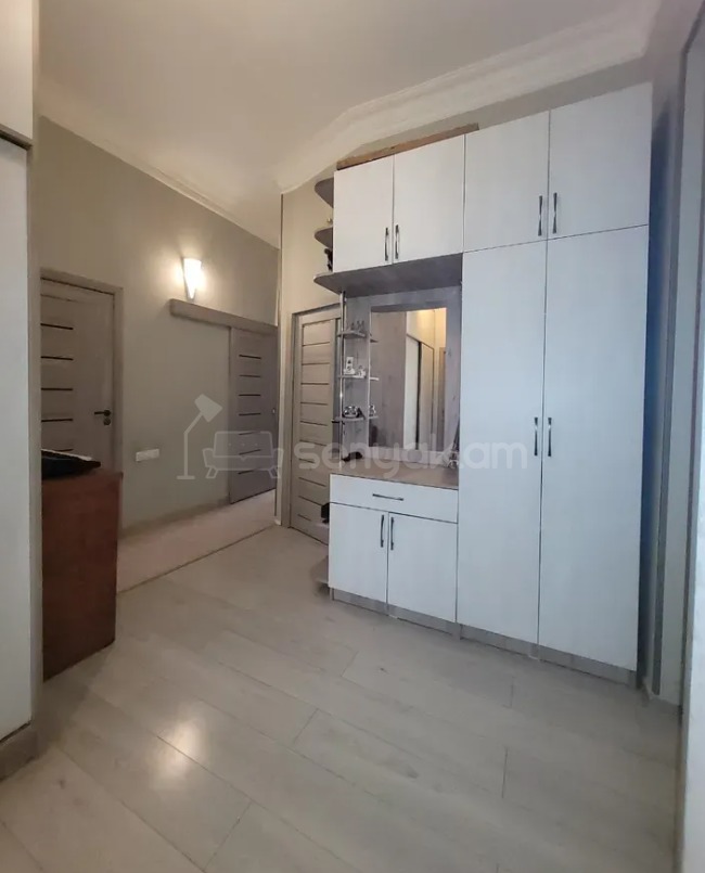 3 Սենյականոց Բնակարան Քարե Շենքում, 90քմ, 4/4 հարկ, Կապիտալ Վերանորոգված, Կահավորված, Արևկող