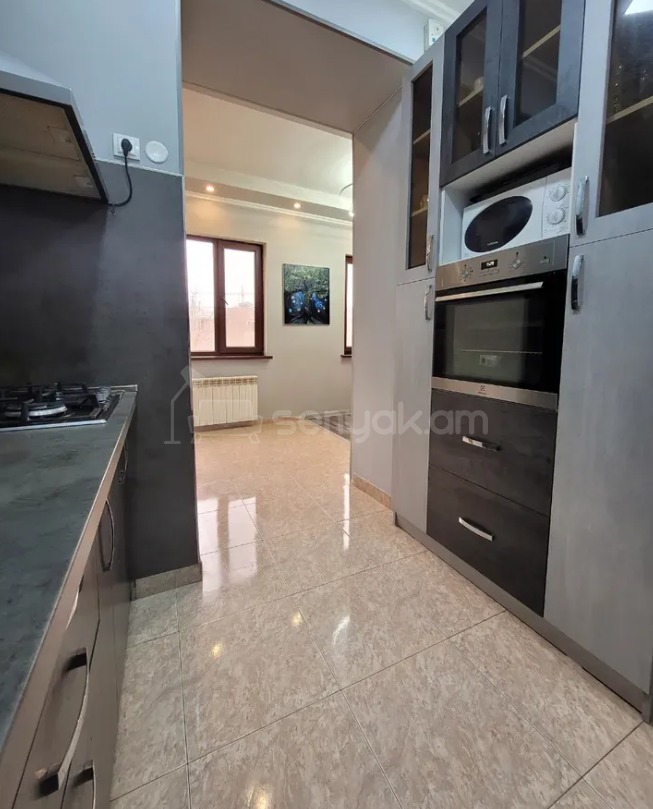 3 Սենյականոց Բնակարան Քարե Շենքում, 90քմ, 4/4 հարկ, Կապիտալ Վերանորոգված, Կահավորված, Արևկող