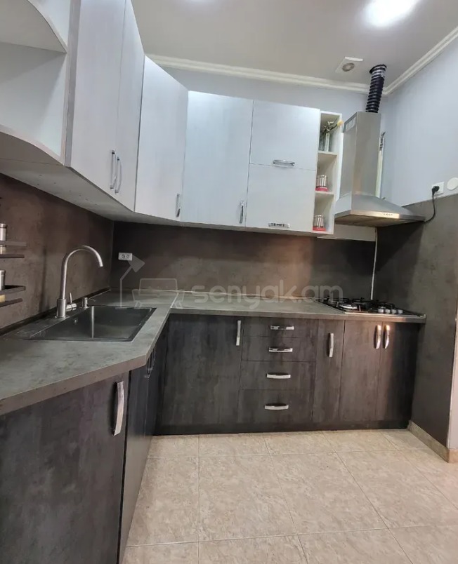 3 Սենյականոց Բնակարան Քարե Շենքում, 90քմ, 4/4 հարկ, Կապիտալ Վերանորոգված, Կահավորված, Արևկող