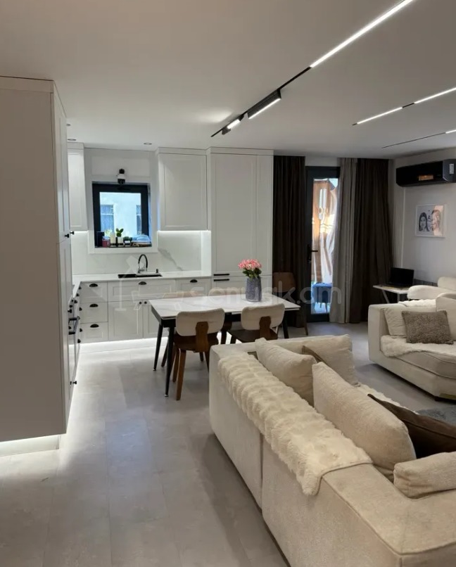 3 Սենյականոց Բնակարան Քարե Շենքում, 80քմ, 4/4 հարկ, Դիզայներական Վերանորոգված, Կահավորված, Արևկող