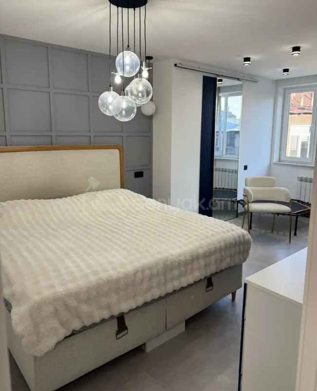 3 Սենյականոց Բնակարան Քարե Շենքում, 80քմ, 4/4 հարկ, Դիզայներական Վերանորոգված, Կահավորված, Արևկող