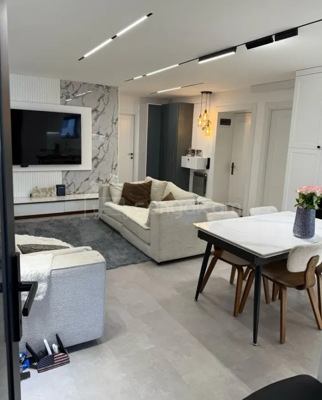 3 Սենյականոց Բնակարան Քարե Շենքում, 80քմ, 4/4 հարկ, Դիզայներական Վերանորոգված, Կահավորված, Արևկող