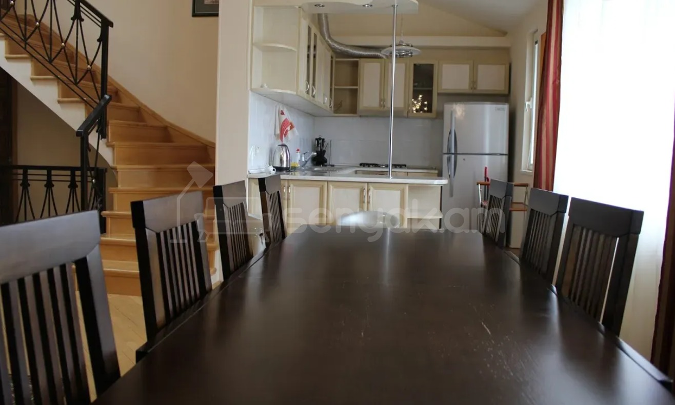 5 Սենյականոց Բնակարան Քարե Շենքում, 165քմ, 5/5 հարկ, Կապիտալ Վերանորոգված, Կահավորված