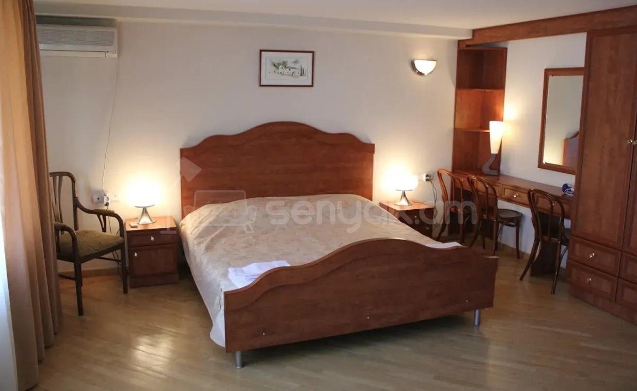 5 Սենյականոց Բնակարան Քարե Շենքում, 165քմ, 5/5 հարկ, Կապիտալ Վերանորոգված, Կահավորված