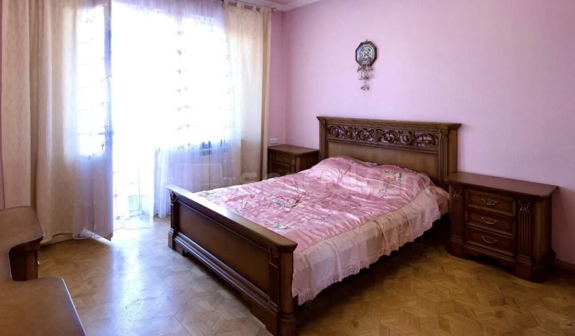 3 Սենյականոց Բնակարան Քարե Շենքում, 83քմ, 5/5 հարկ, Նորմալ Վիճակում, Կահավորված