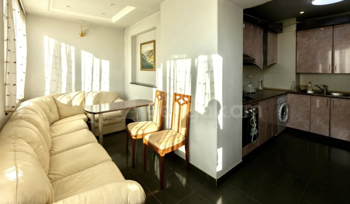 3 Սենյականոց Բնակարան Քարե Շենքում, 83քմ, 5/5 հարկ, Նորմալ Վիճակում, Կահավորված