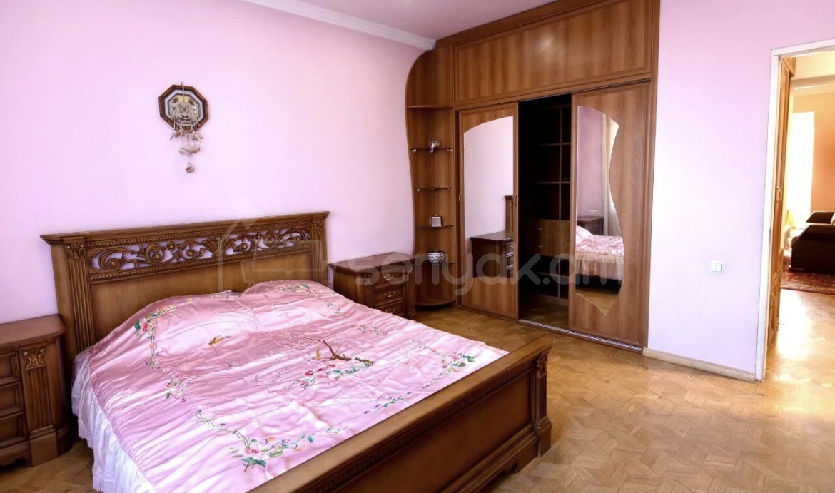 3 Սենյականոց Բնակարան Քարե Շենքում, 83քմ, 5/5 հարկ, Նորմալ Վիճակում, Կահավորված