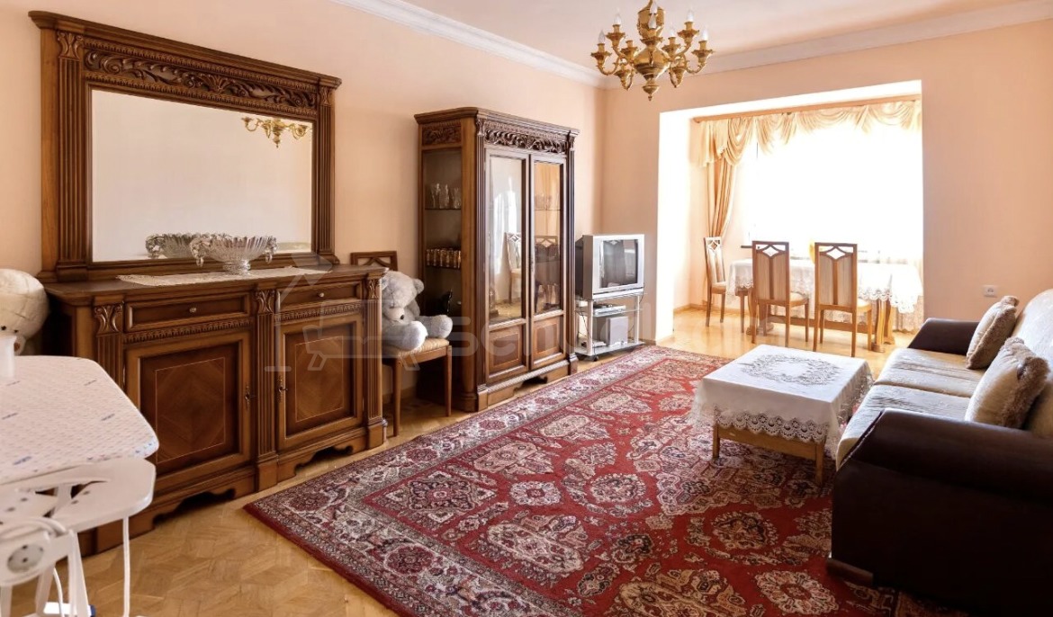 3 Սենյականոց Բնակարան Քարե Շենքում, 83քմ, 5/5 հարկ, Նորմալ Վիճակում, Կահավորված