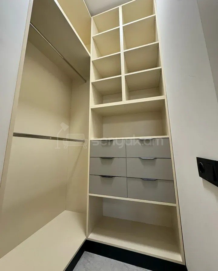 2 Սենյականոց Բնակարան Քարե Շենքում, 55քմ, 4/5 հարկ, Դիզայներական Վերանորոգված