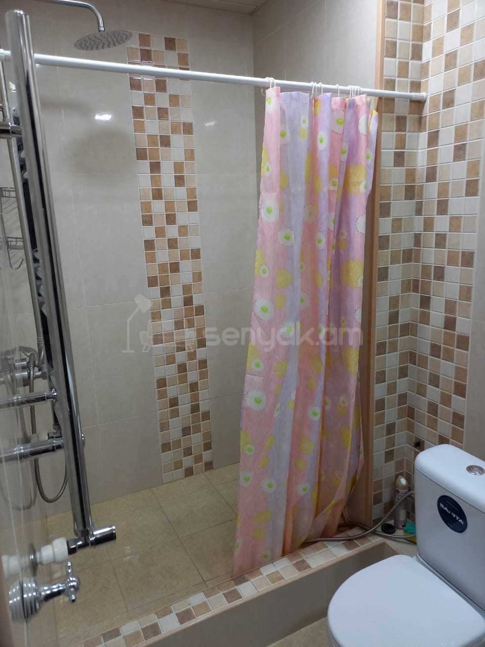 2 Սենյականոց Բնակարան Քարե Շենքում, 65քմ, 3/5 հարկ, Կապիտալ Վերանորոգված