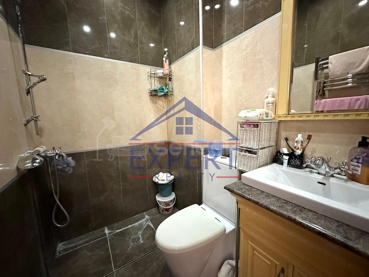 4 Սենյականոց Բնակարան Քարե Շենքում, 92քմ, 7/7 հարկ, Կապիտալ Վերանորոգված