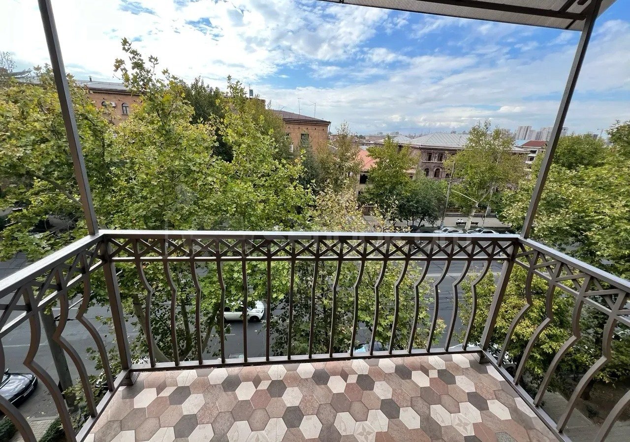 2 Սենյականոց Բնակարան Քարե Շենքում, 55քմ, 4/5 հարկ, Կապիտալ Վերանորոգված