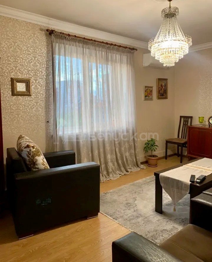 3 Սենյականոց Բնակարան Քարե Շենքում, 72քմ, 5/5 հարկ, Կապիտալ Վերանորոգված