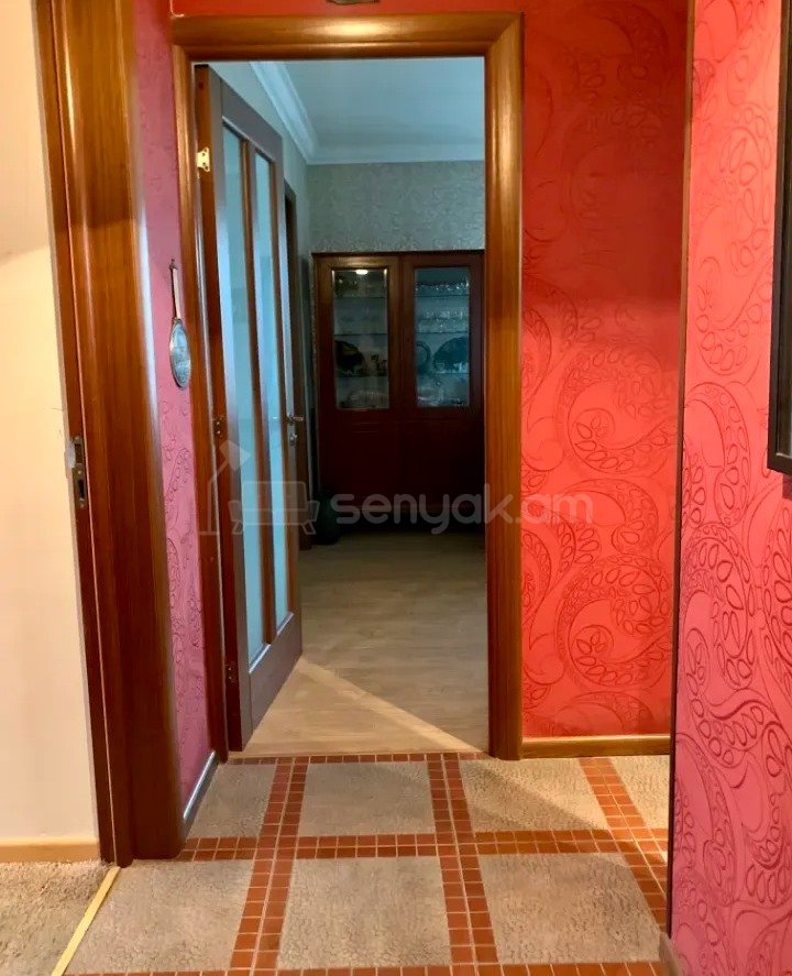 3 Սենյականոց Բնակարան Քարե Շենքում, 72քմ, 5/5 հարկ, Կապիտալ Վերանորոգված