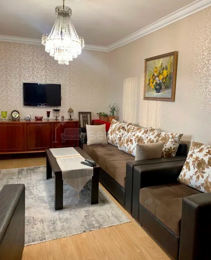 3 Սենյականոց Բնակարան Քարե Շենքում, 72քմ, 5/5 հարկ, Կապիտալ Վերանորոգված