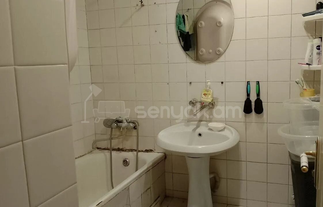 3 Սենյականոց Բնակարան, 45քմ, 9/9 հարկ, Նորմալ Վիճակում