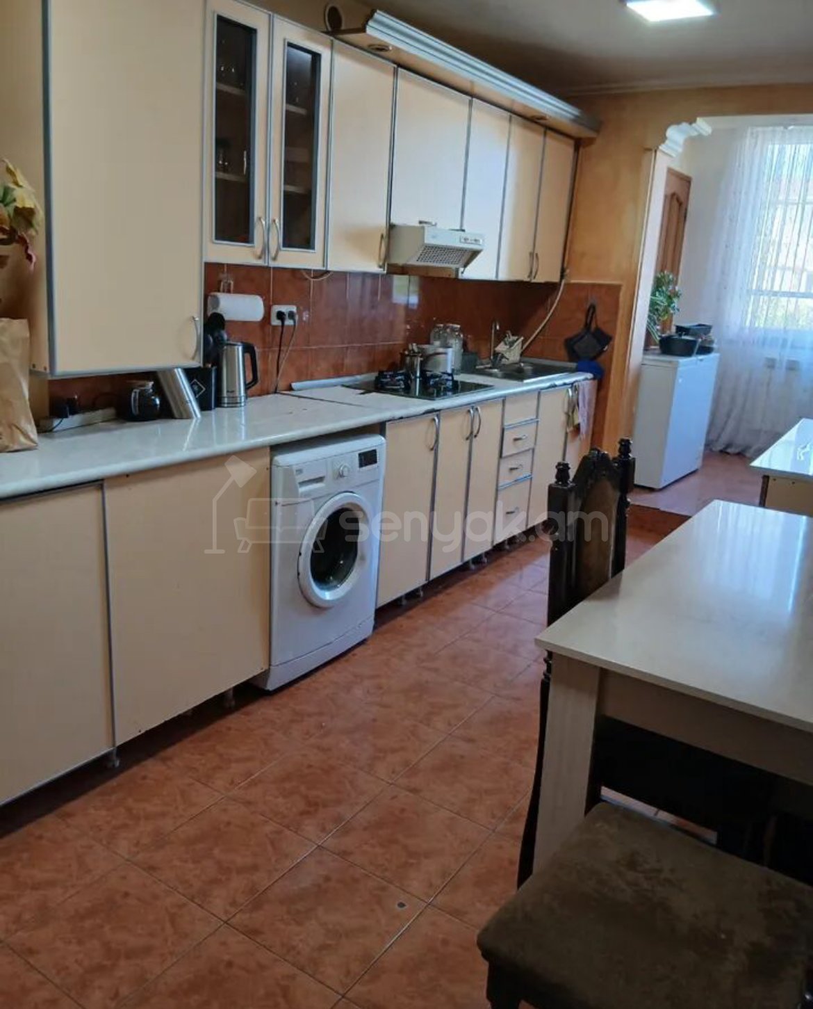 3 Սենյականոց Բնակարան Քարե Շենքում, 80քմ, 4/4 հարկ, Կապիտալ Վերանորոգված