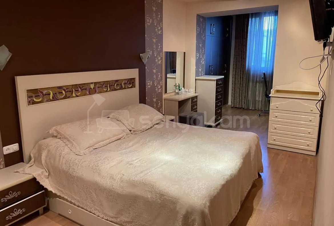 4 Սենյականոց Բնակարան Քարե Շենքում, 84քմ, 3/5 հարկ, Կապիտալ Վերանորոգված, Կահավորված, Արևկող