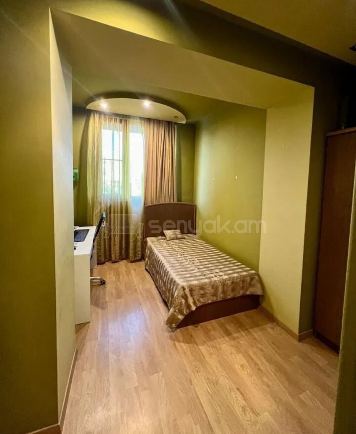 4 Սենյականոց Բնակարան Քարե Շենքում, 84քմ, 3/5 հարկ, Կապիտալ Վերանորոգված, Կահավորված, Արևկող