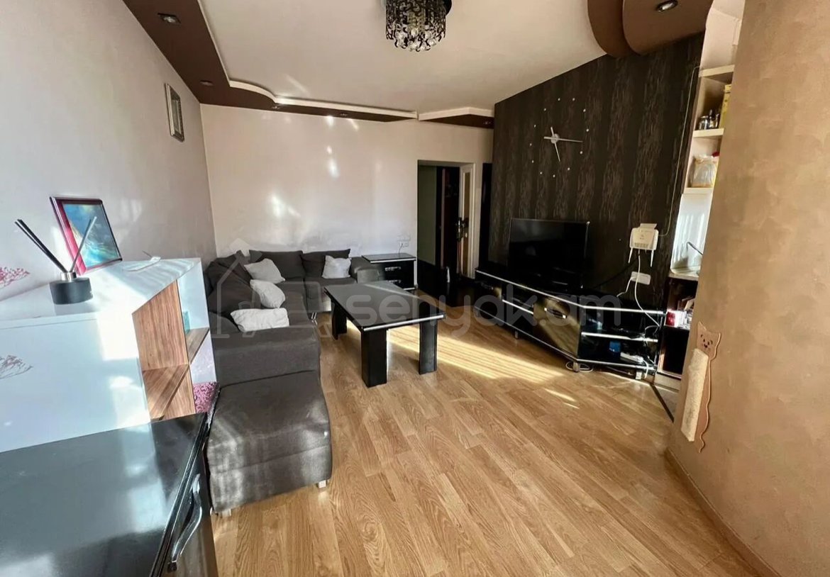 4 Սենյականոց Բնակարան Քարե Շենքում, 84քմ, 3/5 հարկ, Կապիտալ Վերանորոգված, Կահավորված, Արևկող