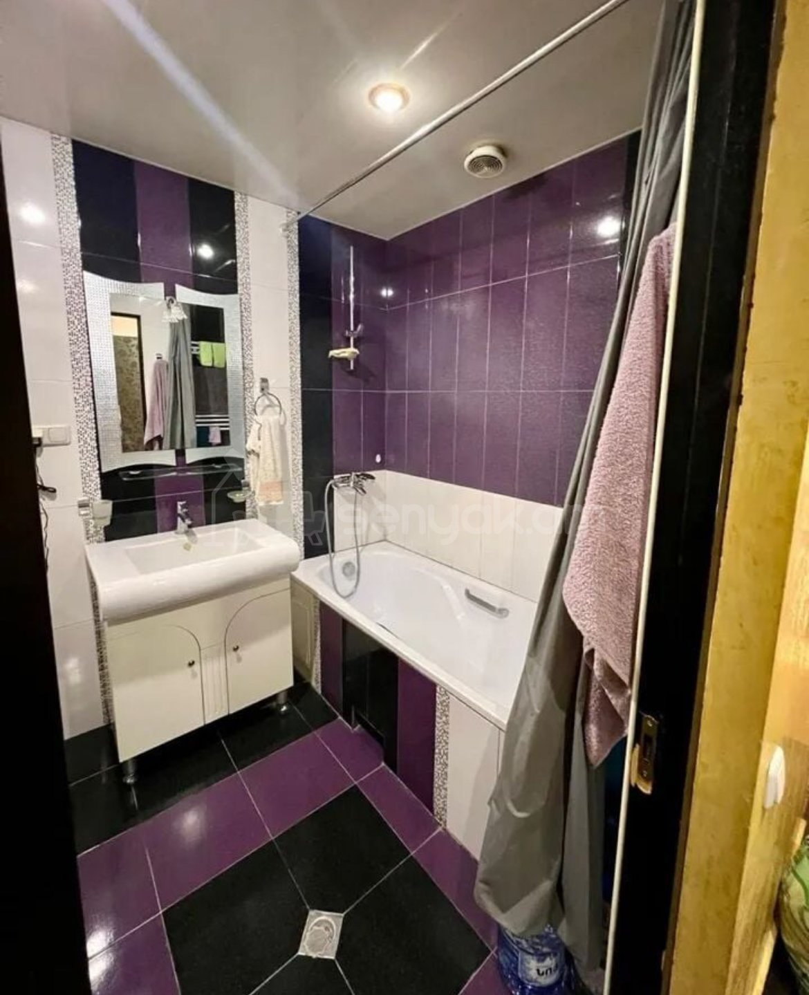 4 Սենյականոց Բնակարան Քարե Շենքում, 84քմ, 3/5 հարկ, Կապիտալ Վերանորոգված, Կահավորված, Արևկող