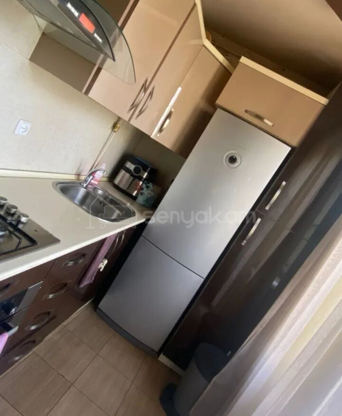 4 Սենյականոց Բնակարան Քարե Շենքում, 84քմ, 3/5 հարկ, Կապիտալ Վերանորոգված, Կահավորված, Արևկող