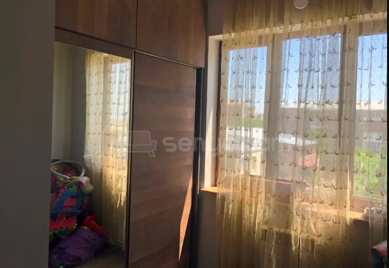 3 Սենյականոց Բնակարան Քարե Շենքում, 78քմ, 4/5 հարկ, Կոսմետիկ Վերանորոգված, Կահավորված