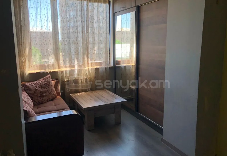 3 Սենյականոց Բնակարան Քարե Շենքում, 78քմ, 4/5 հարկ, Կոսմետիկ Վերանորոգված, Կահավորված