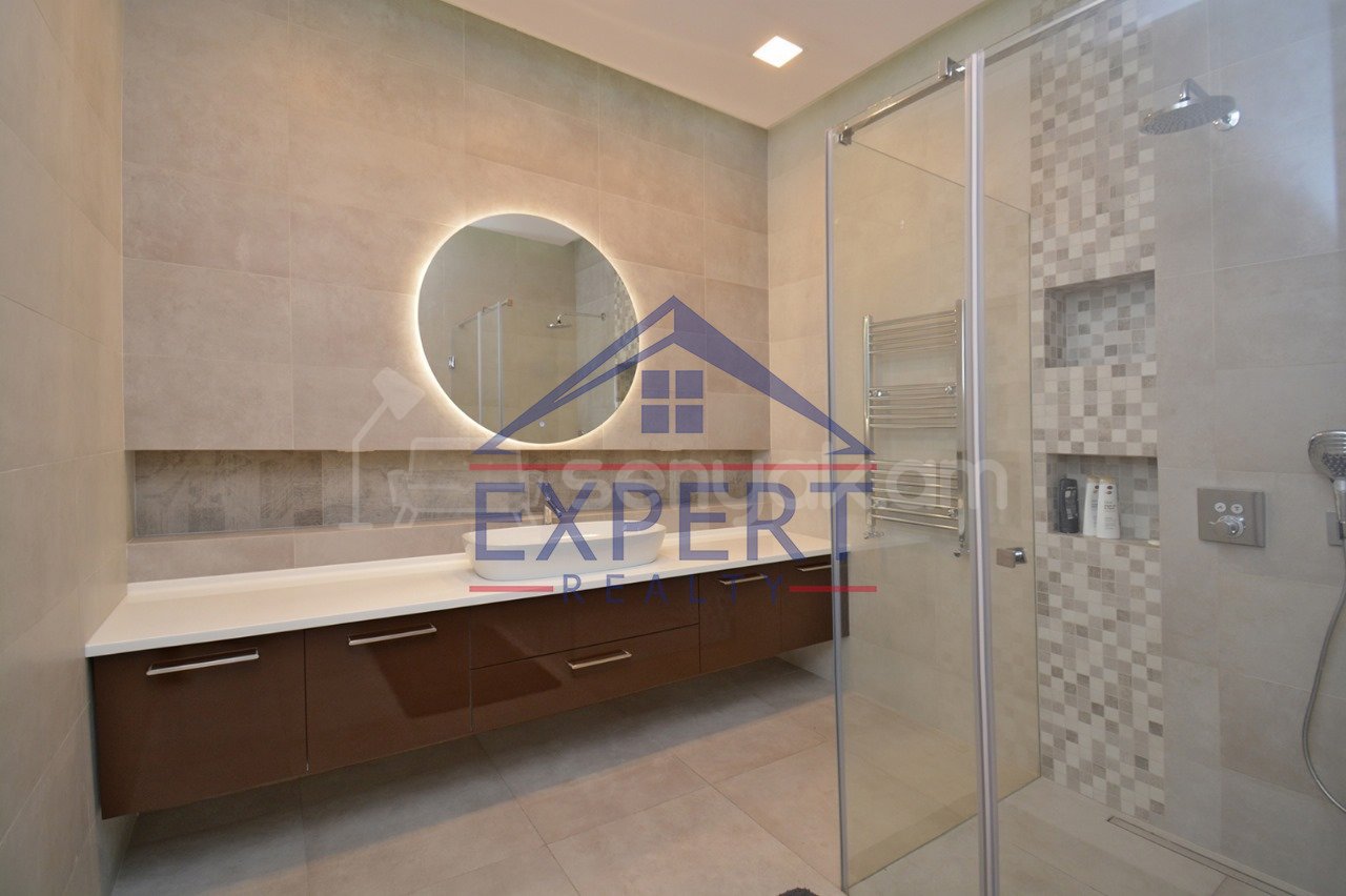 3 Սենյականոց Բնակարան Քարե Շենքում, 107քմ, 2/4 հարկ, Դիզայներական Վերանորոգված