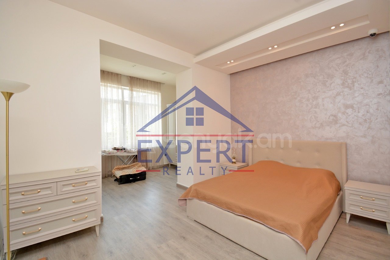 3 Սենյականոց Բնակարան Քարե Շենքում, 107քմ, 2/4 հարկ, Դիզայներական Վերանորոգված