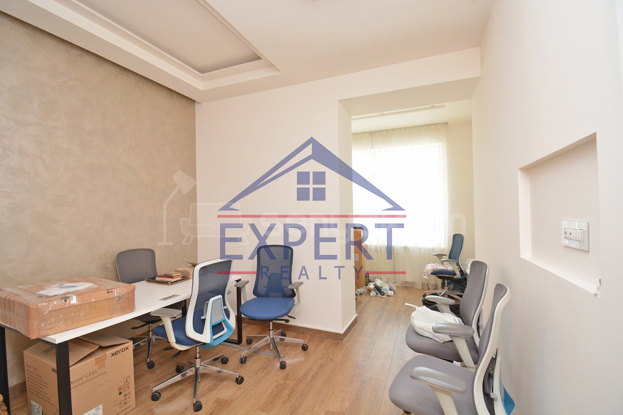 3 Սենյականոց Բնակարան Քարե Շենքում, 107քմ, 2/4 հարկ, Դիզայներական Վերանորոգված