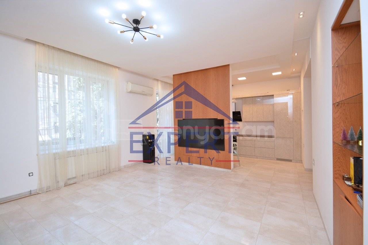 3 Սենյականոց Բնակարան Քարե Շենքում, 107քմ, 2/4 հարկ, Դիզայներական Վերանորոգված