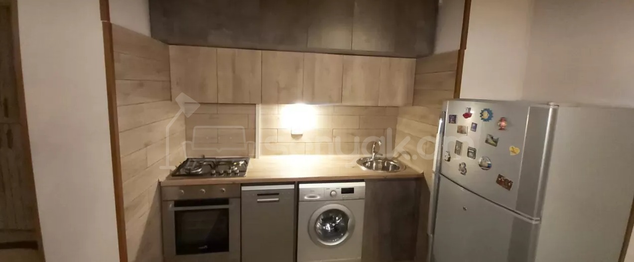 2 Սենյականոց Բնակարան Քարե Շենքում, 74քմ, 5/5 հարկ, Կապիտալ Վերանորոգված