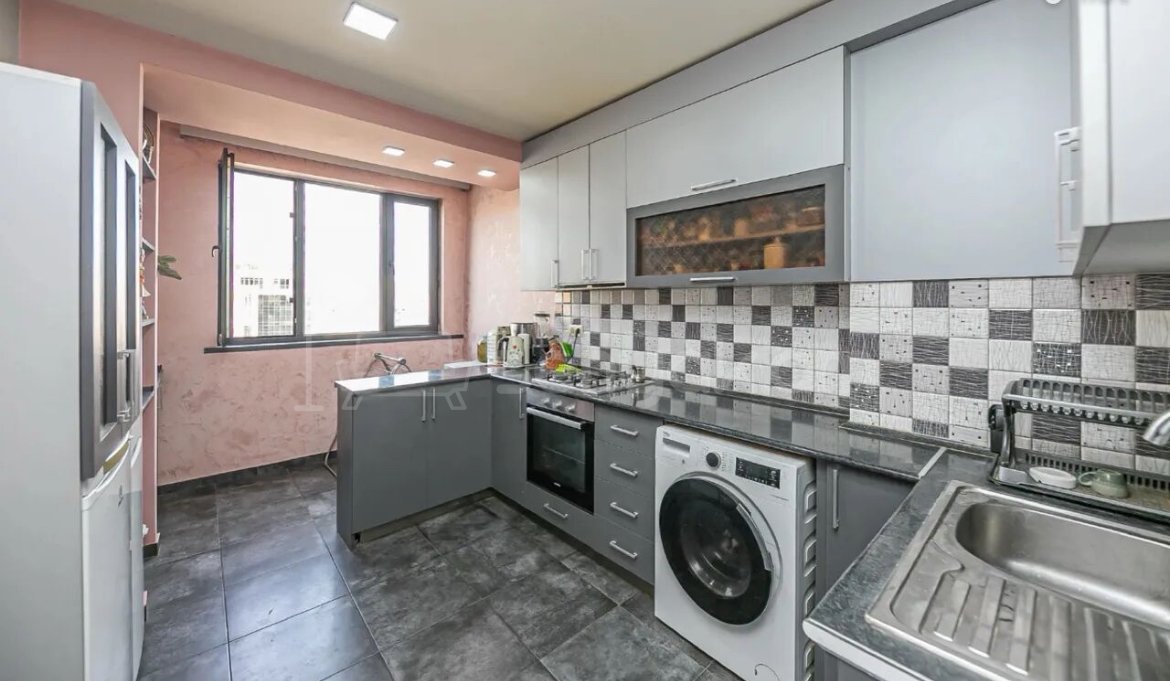 3 Սենյականոց Բնակարան, 80քմ, 10/13 հարկ, Կապիտալ Վերանորոգված