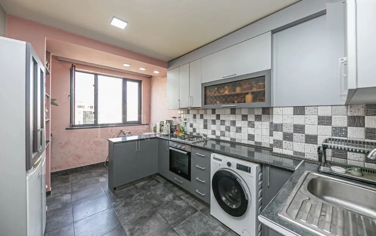 3 Սենյականոց Բնակարան, 80քմ, 10/13 հարկ, Կապիտալ Վերանորոգված