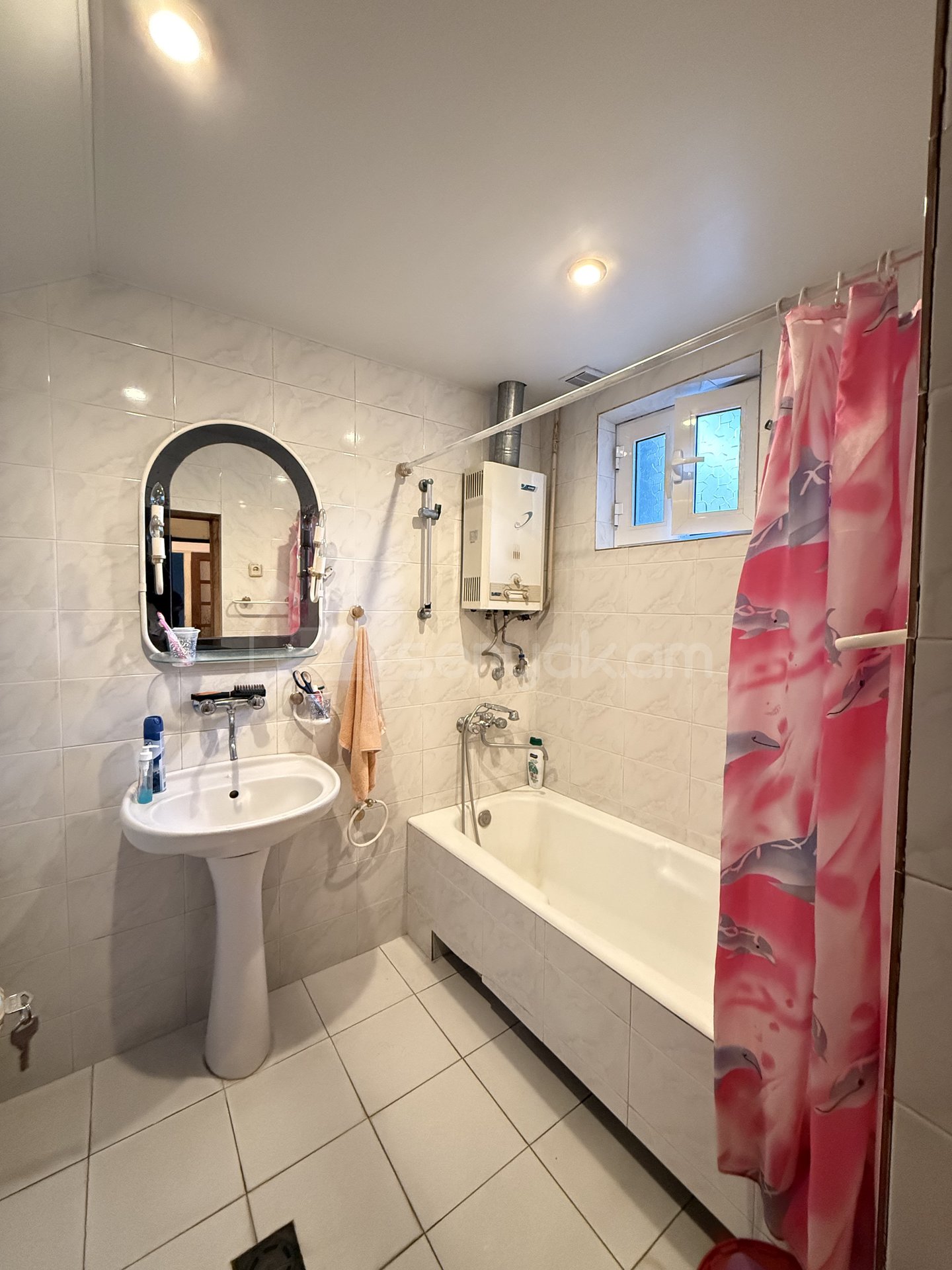 2 Սենյականոց Սեփական Տուն, 100քմ, Նորմալ Վիճակում, Կահավորված