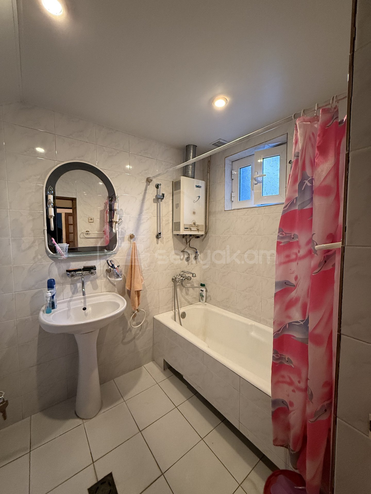 2 Սենյականոց Սեփական Տուն, 100քմ, Նորմալ Վիճակում, Կահավորված