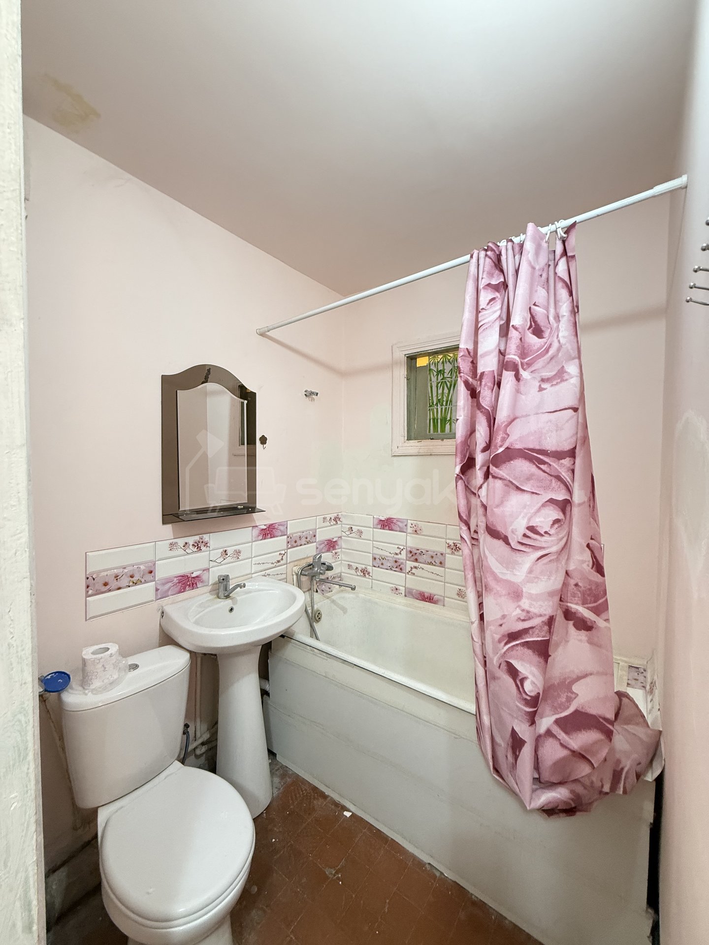 1 Սենյականոց Բնակարան Քարե Շենքում, 33քմ, 5/5 հարկ, Կապիտալ Վերանորոգված, Կահավորված, Արևկող